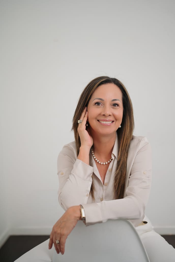 Jenny Cubillo, retrato de cuerpo entero