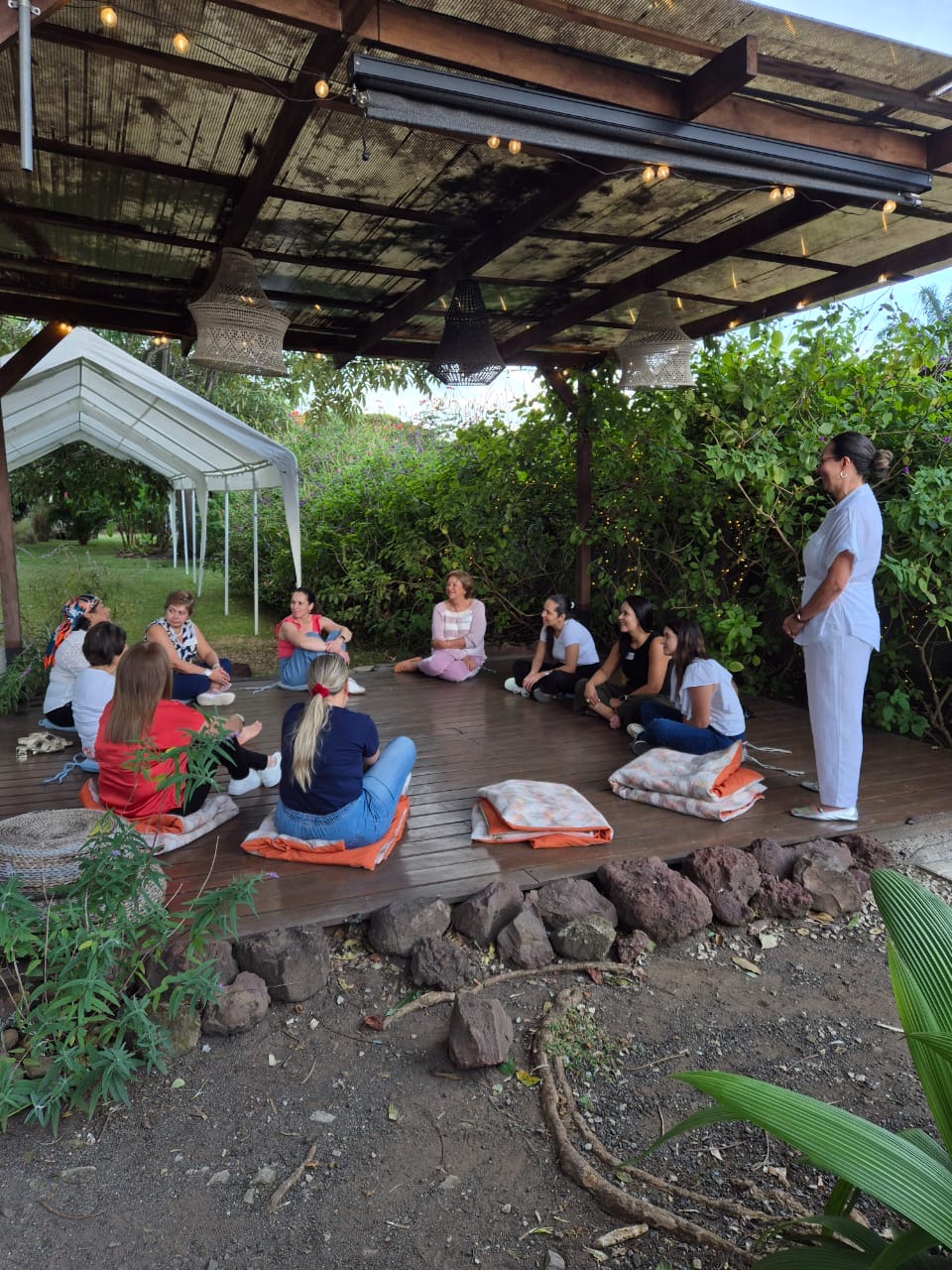 Círculo de meditación al aire libre